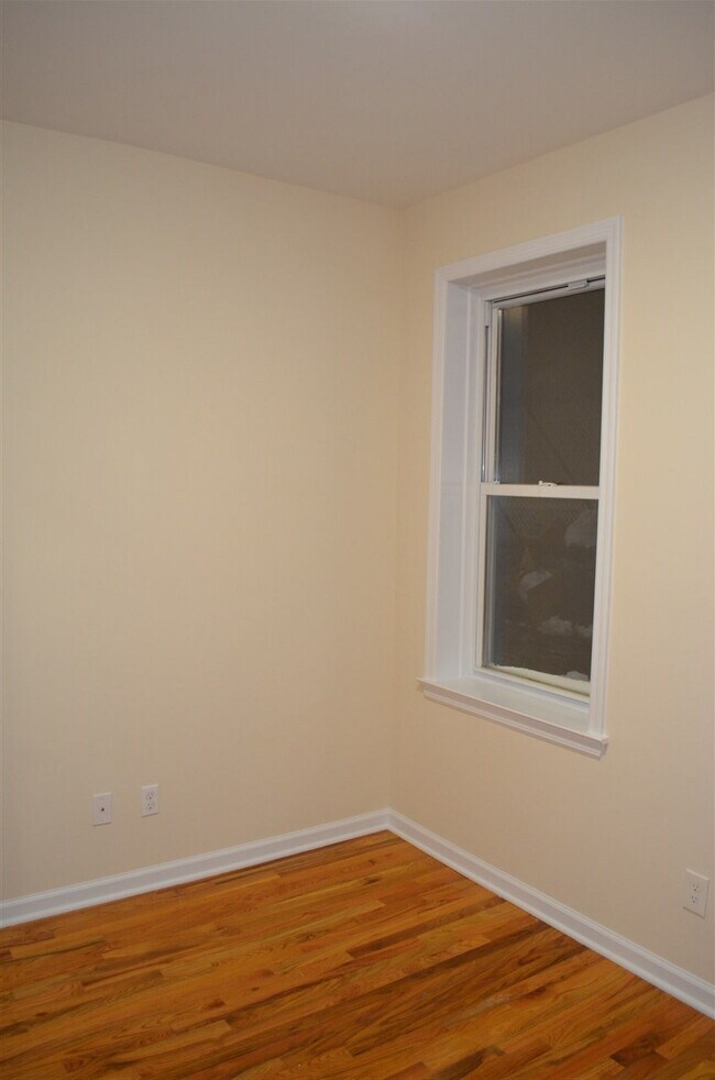 Building Photo - 45 51st St