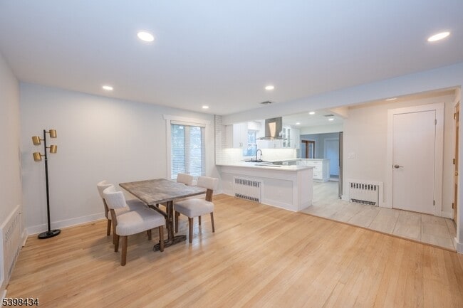 Building Photo - 7 Oak Tree Ln