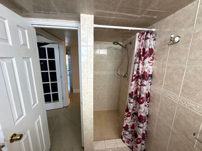 Building Photo - 4500 N Flagler Dr
