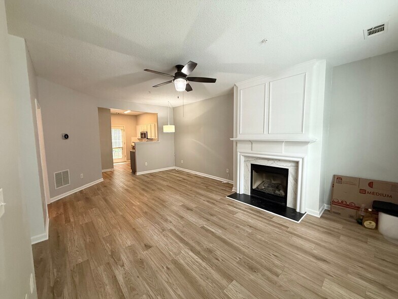 Building Photo - 209 Riverstone Commons Cir
