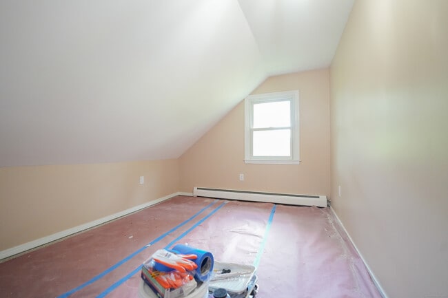 Building Photo - 70 Oakridge Rd