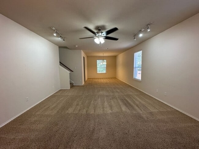 Building Photo - Wonderful home is South Austin. Great loca...