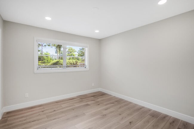 Building Photo - 18081 SE Country Club Dr