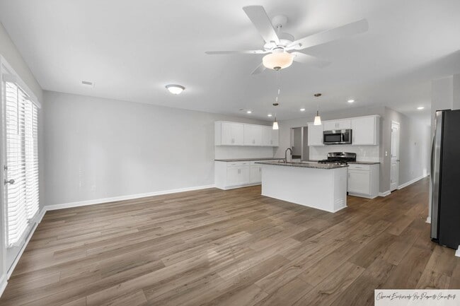Building Photo - MODERN 3 BEDROOM IN LEXINGTON'S MURRAY VILLAGE