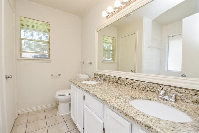 Building Photo - 4018 Bassingham Dr