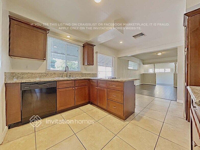 Building Photo - 16745 Archwood St