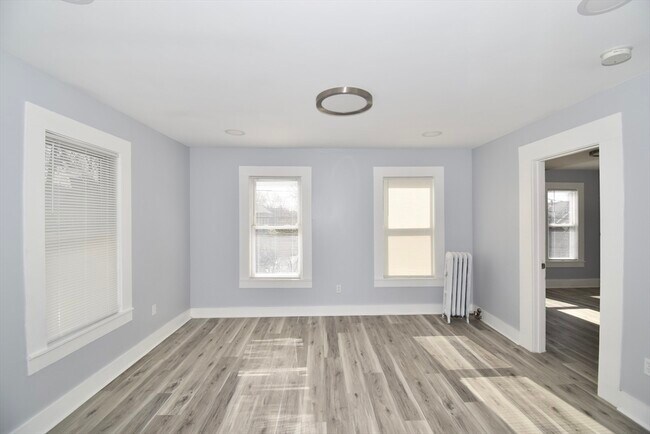 Building Photo - 30 Day St