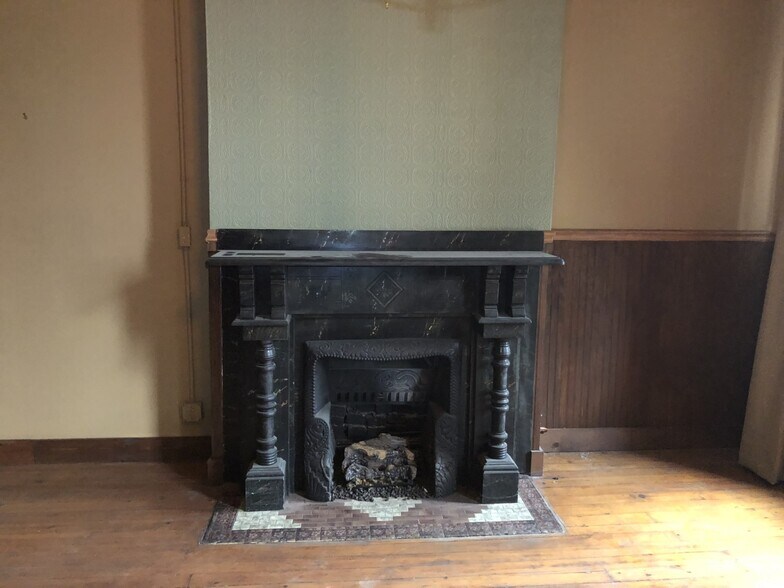 Building Photo - 2222 E Carson St