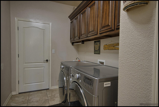 Building Photo - 3228 Serendipity Pl