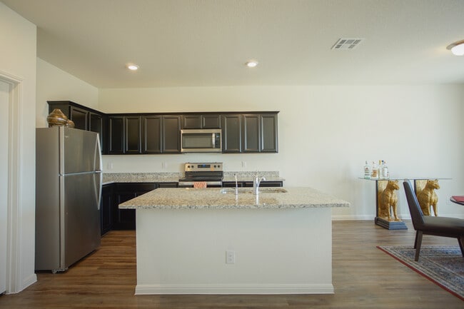 Building Photo - 12633 Henry Clay Dr