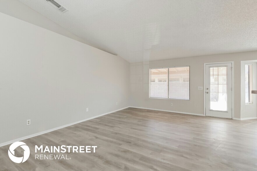 Building Photo - 1851 W Mountain Oak Ln