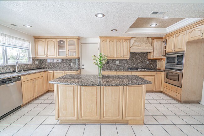 Building Photo - 27727 Spandau Dr
