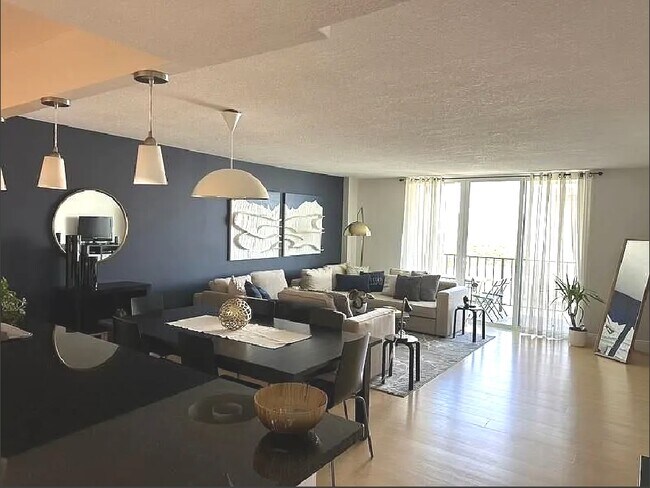 Living Room With Balcony - 1900 S Ocean Blvd