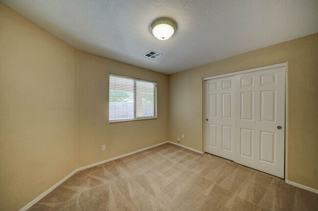 Building Photo - 7252 S 46th Ln