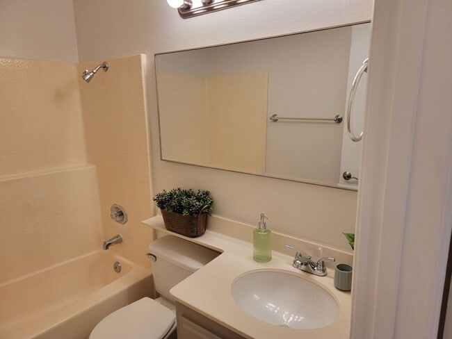 Building Photo - Creekside 1st Floor Condo