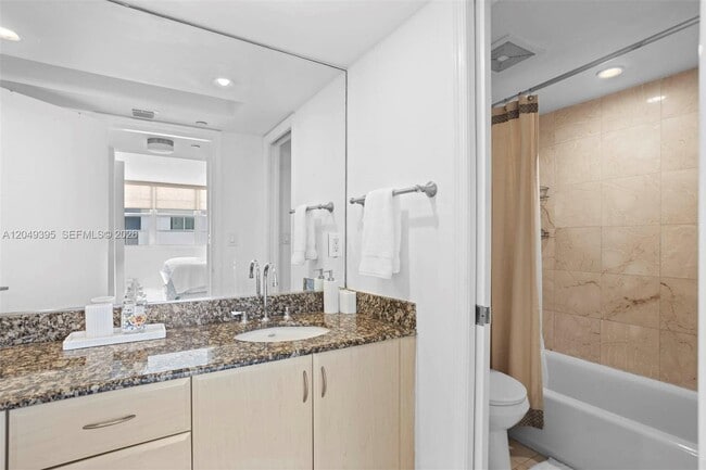 Building Photo - 6917 Collins Ave