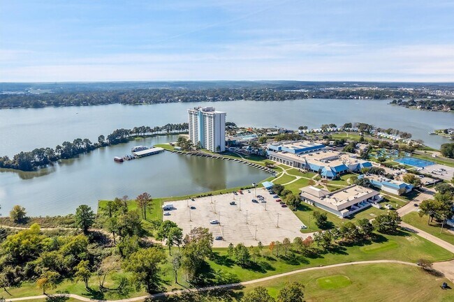 Building Photo - 3539 Balboa Cir