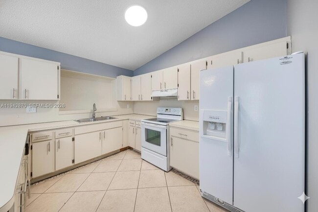 Building Photo - 2348 SW 138th Pl