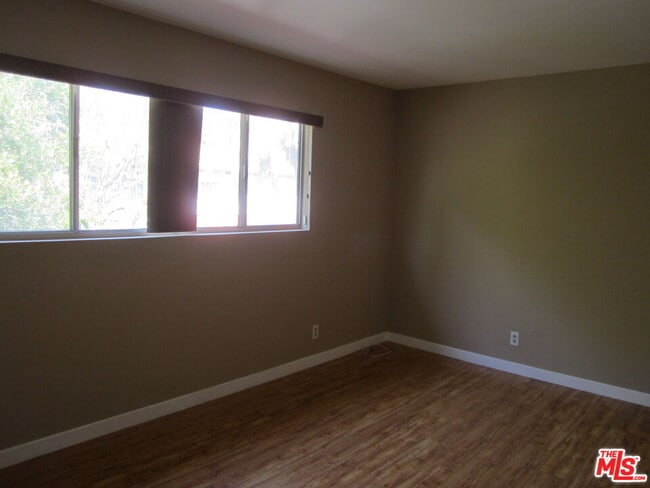 Building Photo - 5275 Colodny Dr