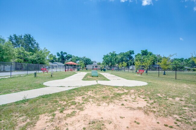 Building Photo - Fully Remodeled 2BR/2BA Attached Home with Garage, Modern Finishes, Park Views & Prime Downtown P...