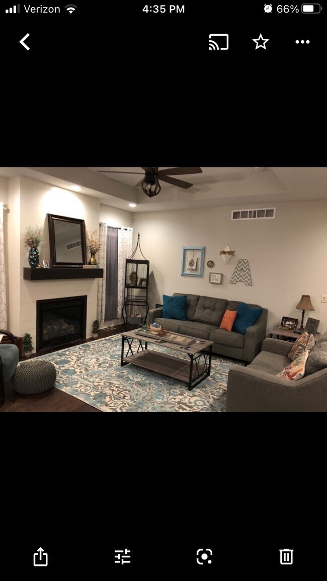 Main Living - 4204 SW Ash Ct