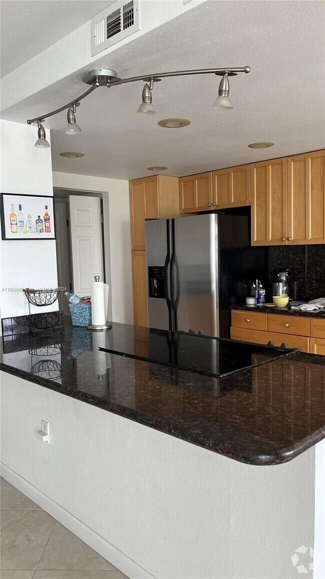 Building Photo - 2751 S Ocean Dr