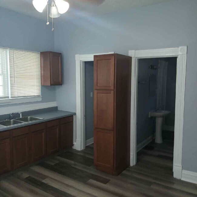 Building Photo - 2208 Garland Ave