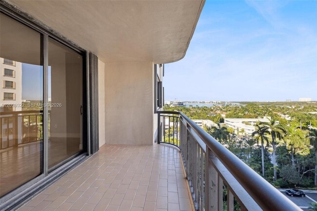 Building Photo - 10175 Collins Ave