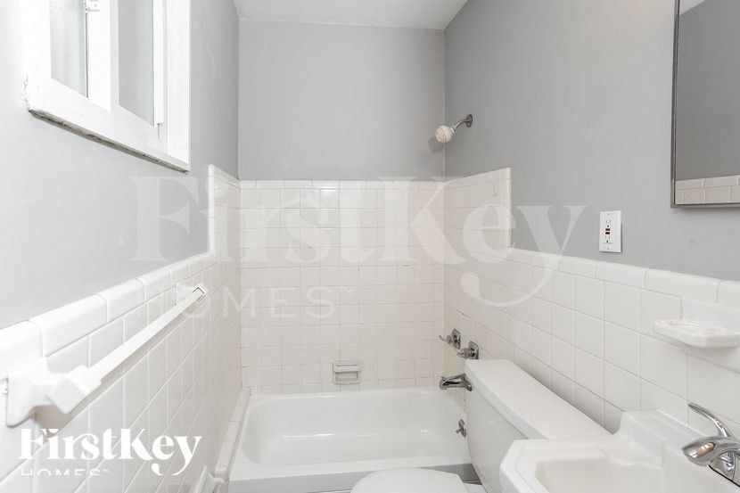 Building Photo - 1095 Ozment Dr