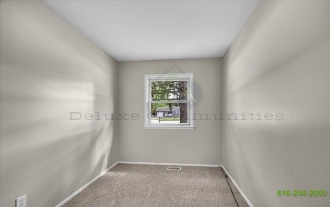 Building Photo - Newly Remodeled 3 Bedroom Kentwood Home! S...