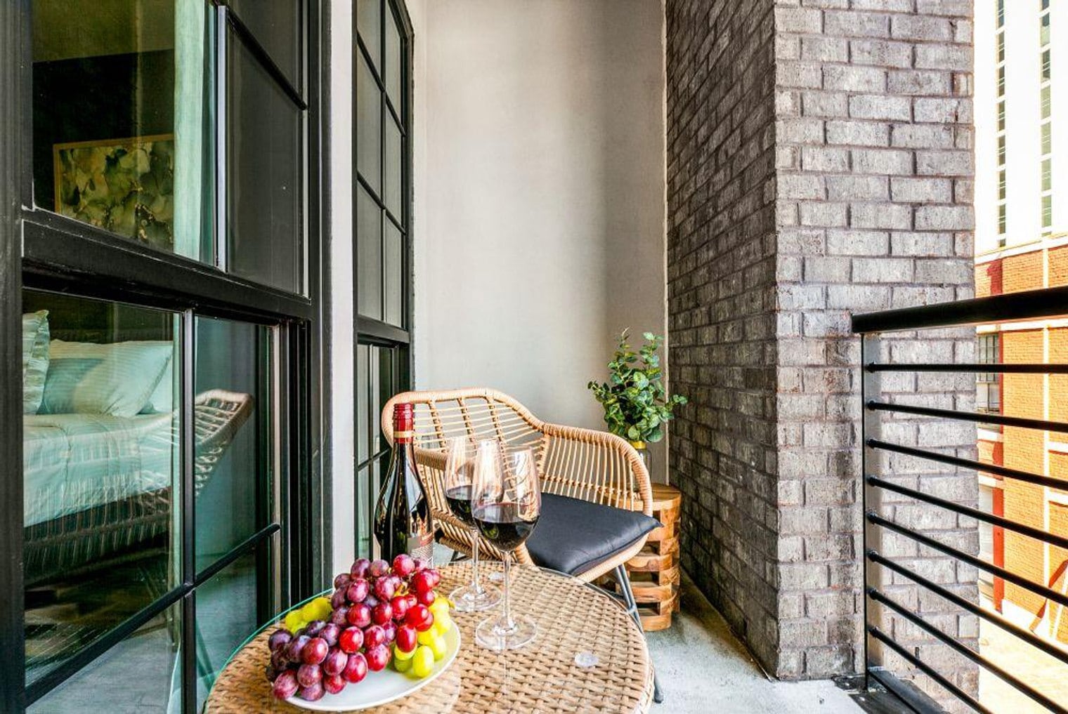 Building Photo - 611 Commerce St