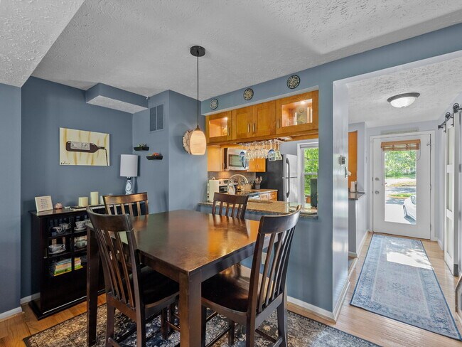 Building Photo - 1636 Fieldthorn Dr