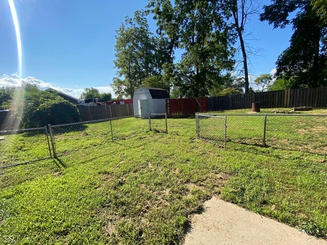 Building Photo - 8044 Beechwood Ave