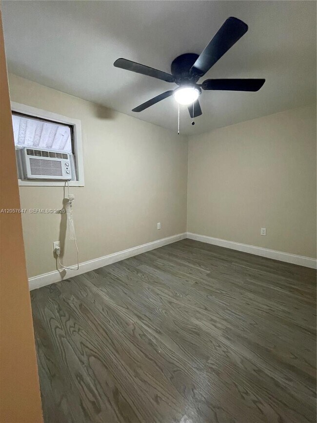 Building Photo - 10292 SW Sandalfoot Blvd