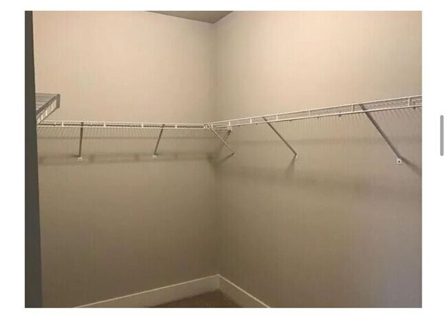 Building Photo - Luxury Townhome in Prime Location
