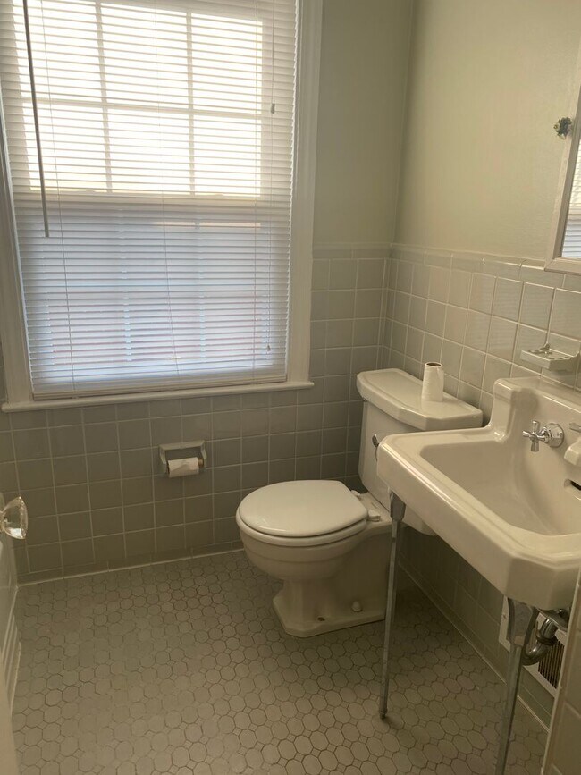 Building Photo - Downtown Birmingham Two Bedroom Unit