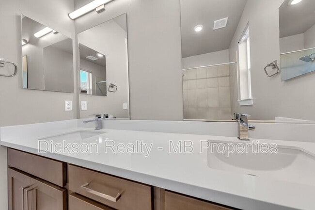 Building Photo - 3168 Orrizonte Ter