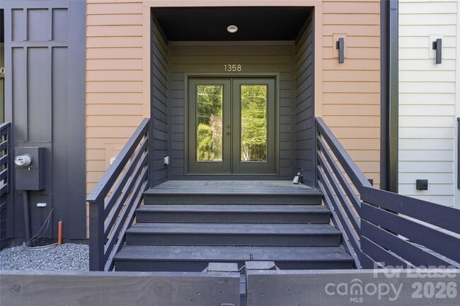 Building Photo - 1358 Briar Creek Rd