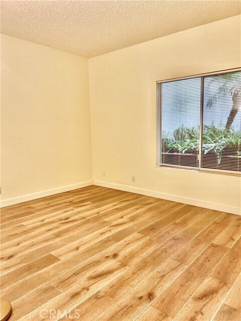 Building Photo - 2905 Montrose Ave