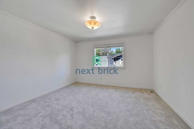Building Photo - 3 BED & 2.5 BATH Town house FOR RENT
