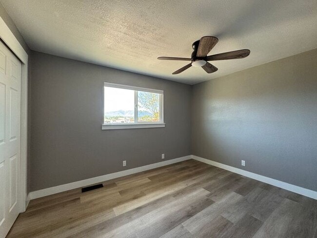 Building Photo - 3 Bed 2 Bath Remodeled Home in North Valleys!