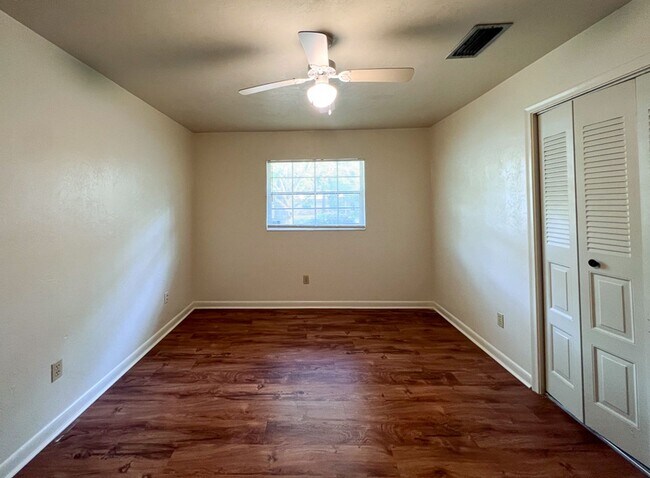 Building Photo - 3BR/2BA House in Northwood Pines - availab...