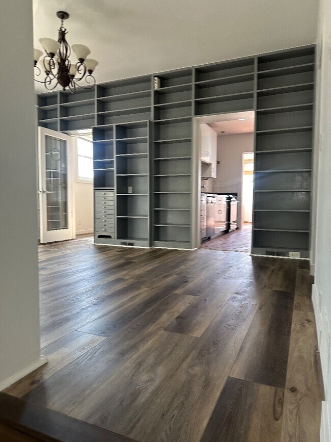 Primary Photo - 141 Vine St