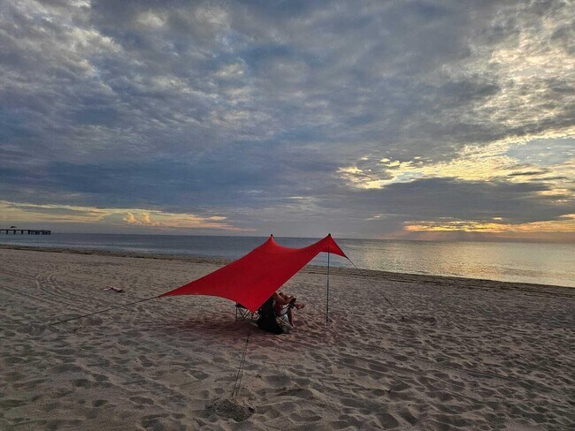 Building Photo - 505 N Riverside Dr