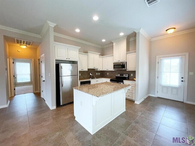 Building Photo - 1695 El Tigre Dr