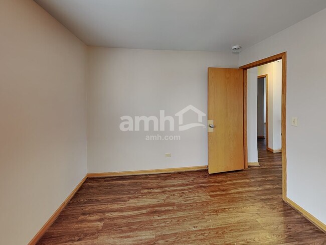 Building Photo - 1907 Arbor Falls Dr