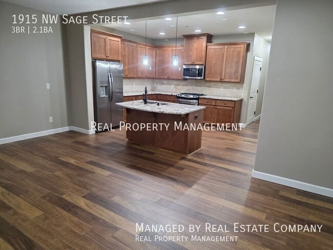 Building Photo - 1915 NW Sage St