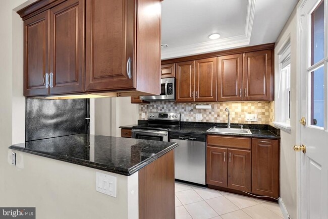 Building Photo - 3011 S Buchanan St