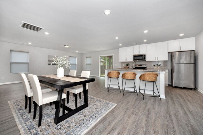 Building Photo - 3 Bedroom House in East Limestone