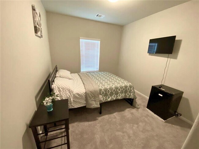Building Photo - 6939 Escondido Dr